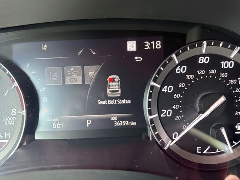 Used 2021 Toyota Highlander XLE AWD/4WD image 26