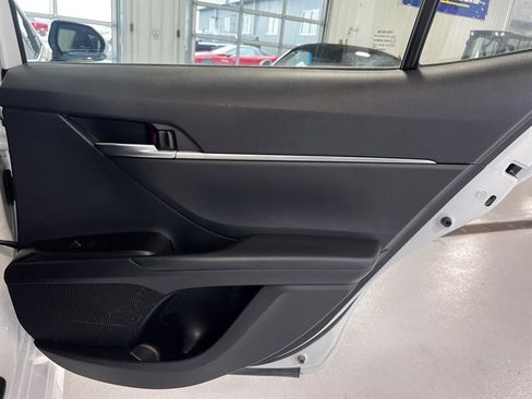 Used 2024 Toyota Camry SE image 18