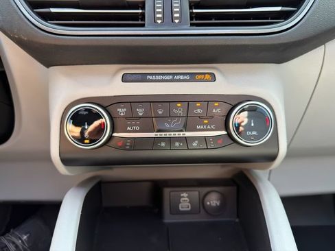 Used 2025 Ford Escape Active w/ Cold Weather Package AWD/4WD image 30