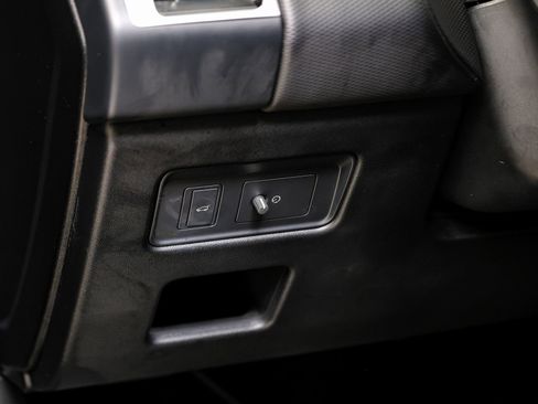 Used 2023 Land Rover Discovery S R-Dynamic image 35