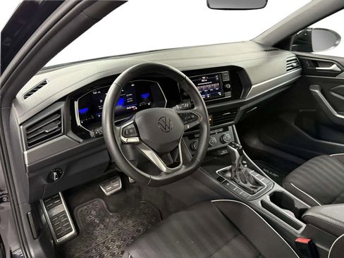 Used 2024 Volkswagen Jetta Sport image 9