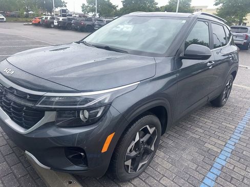 Used 2025 Kia Seltos EX FWD image 2