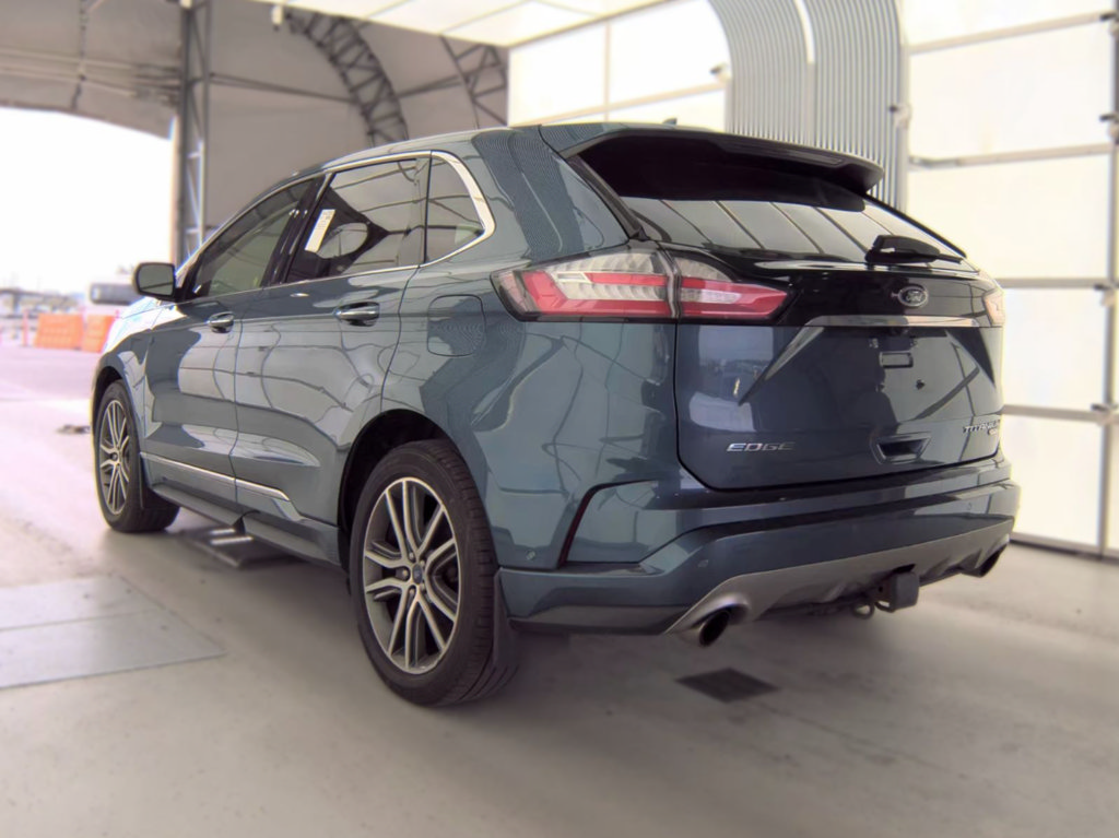 Used 2019 Ford Edge Titanium w/ Equipment Group 301A AWD/4WD image 4