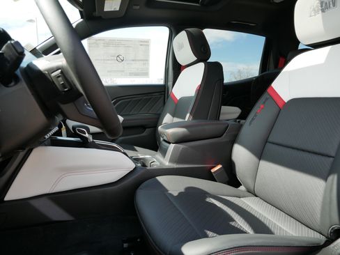 New 2026 GMC Canyon AT4X w/ AT4X AEV Edition AWD/4WD image 4