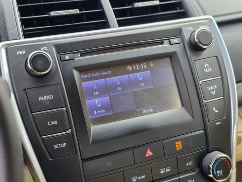 Used 2015 Toyota Camry LE image 28