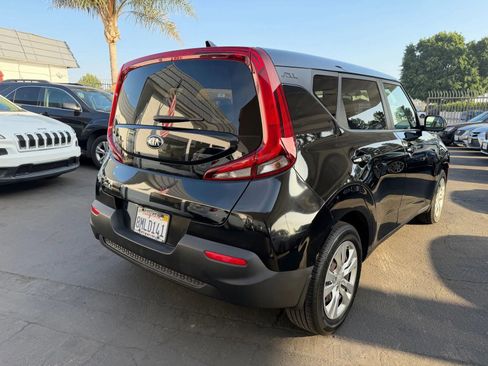 Used 2020 Kia Soul LX image 17