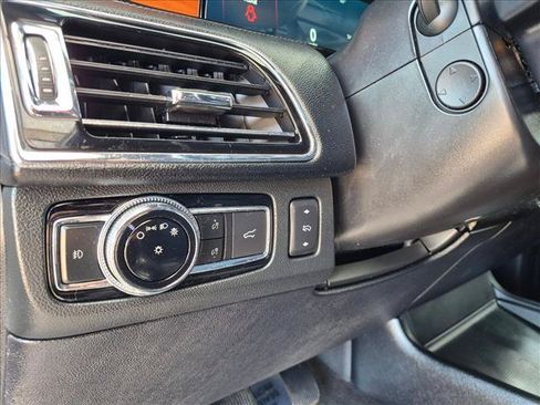 Used 2019 Lincoln Navigator Select AWD/4WD image 16