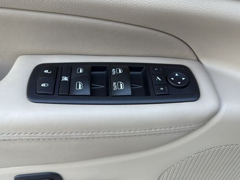 Used 2017 Jeep Grand Cherokee Overland AWD/4WD image 13
