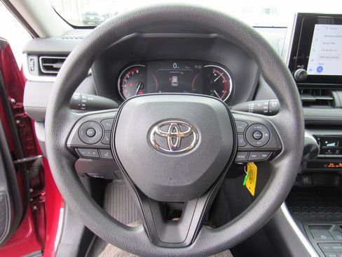 Used 2023 Toyota RAV4 LE AWD/4WD image 17