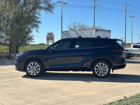 New 2026 Toyota Highlander Limited image 7