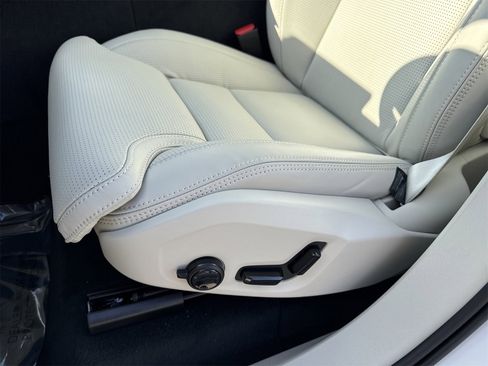 New 2026 Volvo XC90 B6 Ultra w/ Protection Package image 11