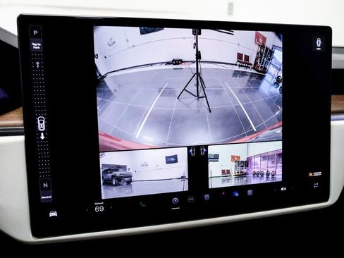 Used 2023 Tesla Model X image 29