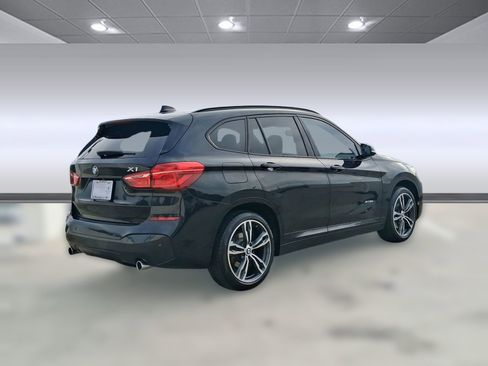 Used 2017 BMW X1 xDrive28i image 9