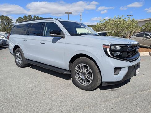 Certified 2025 Ford Expedition Max Active image 3