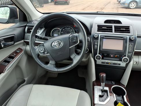 Used 2012 Toyota Camry XLE w/ Leather Pkg image 14