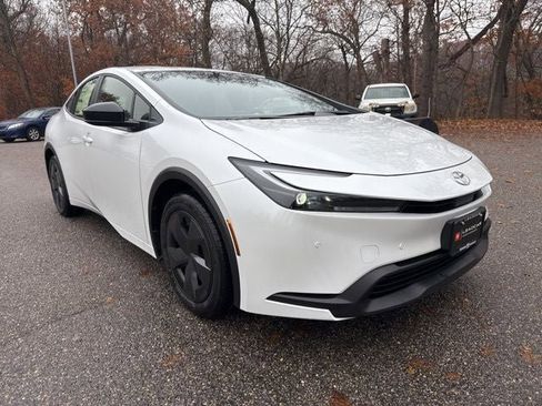 Used 2026 Toyota Prius LE image 2