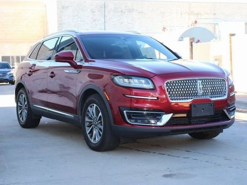 Used 2019 Lincoln Nautilus Select image 2