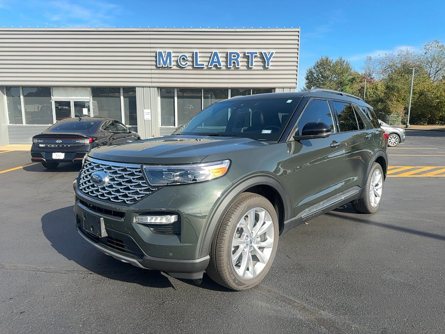 Used 2023 Ford Explorer Platinum w/ Premium Technology Package RWD image 1