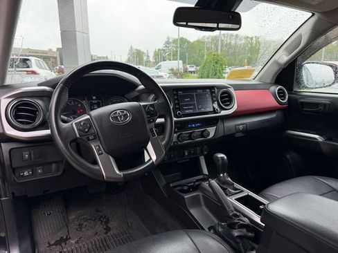 Used 2021 Toyota Tacoma SR5 AWD/4WD image 29