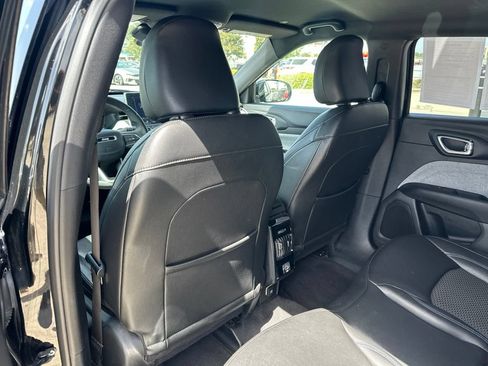 Used 2024 Jeep Compass Latitude AWD/4WD image 28