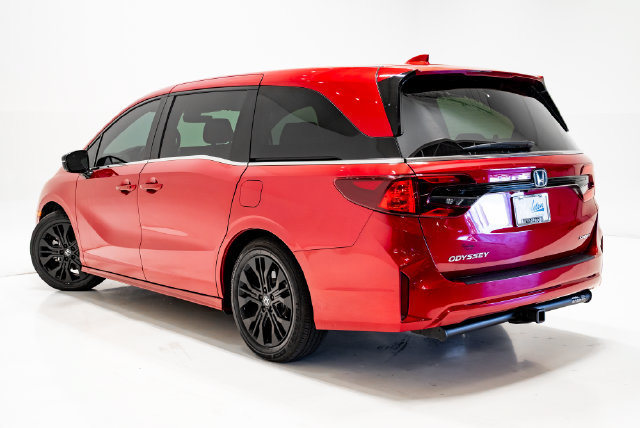 Used 2025 Honda Odyssey Sport-L image 3