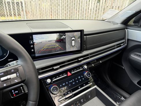Used 2025 Hyundai Santa Fe Limited FWD image 9