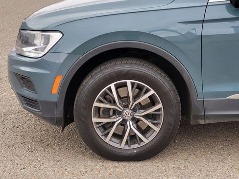 Used 2020 Volkswagen Tiguan SE w/ Panoramic Sunroof Package image 8