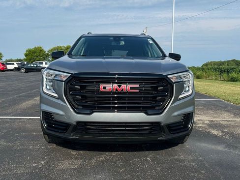 Used 2023 GMC Terrain SLE w/ Driver Convenience Package image 2