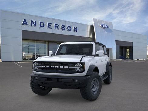 New 2025 Ford Bronco Outer Banks w/ Sasquatch Package image 2