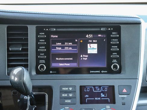 Certified 2020 Toyota Sienna SE w/ Nightshade Edition FWD image 14