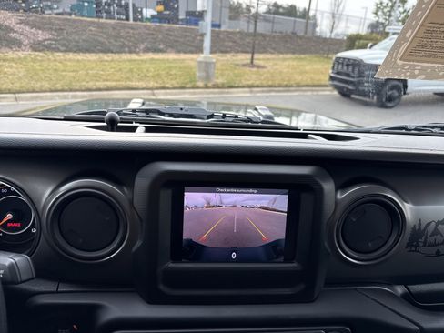 Certified 2023 Jeep Gladiator Sport image 29