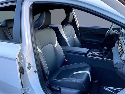 Used 2025 Toyota Camry SE image 21