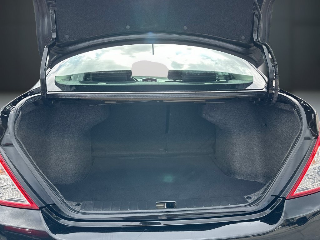 Used 2018 Nissan Versa SV w/ SV Special Edition Package FWD image 12