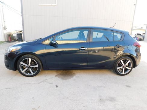 Used 2017 Kia Forte EX image 4