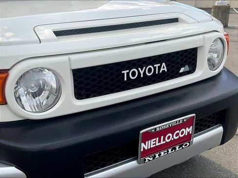 Used 2014 Toyota FJ Cruiser 4WD w/ Convenience Package image 30