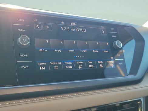 Used 2024 Volkswagen Taos SE FWD image 18