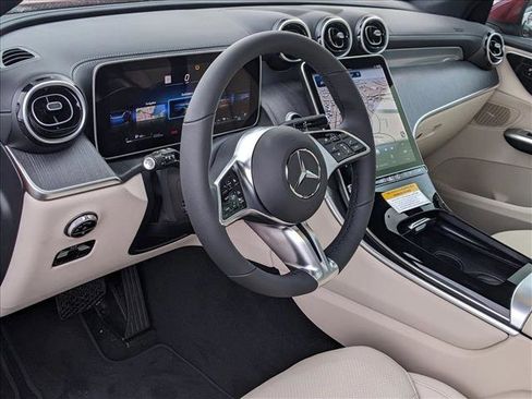 Used 2025 Mercedes-Benz GLC 350e 4MATIC image 3