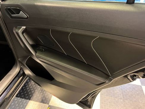 Used 2022 Volkswagen Tiguan SE image 14