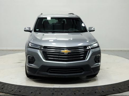 Used 2023 Chevrolet Traverse LT FWD image 3