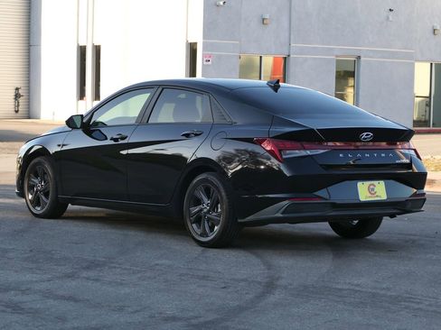 Used 2023 Hyundai Elantra Blue image 5