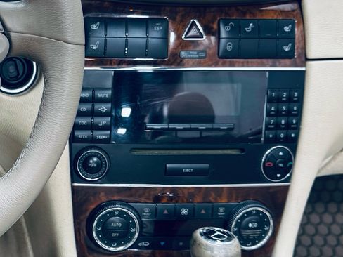 Used 2009 Mercedes-Benz CLK 350 Cabriolet image 27