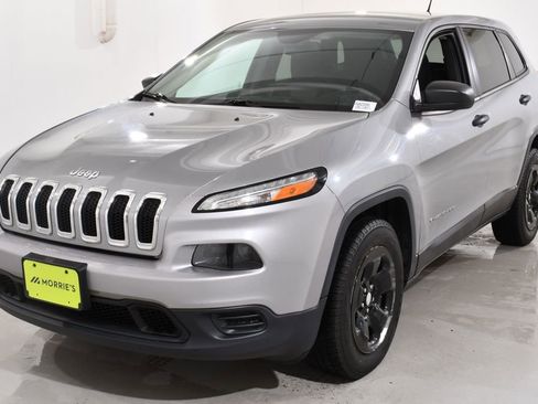 Used 2015 Jeep Cherokee Sport image 2