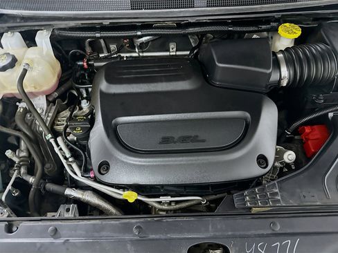 Used 2023 Chrysler Pacifica Touring-L image 32