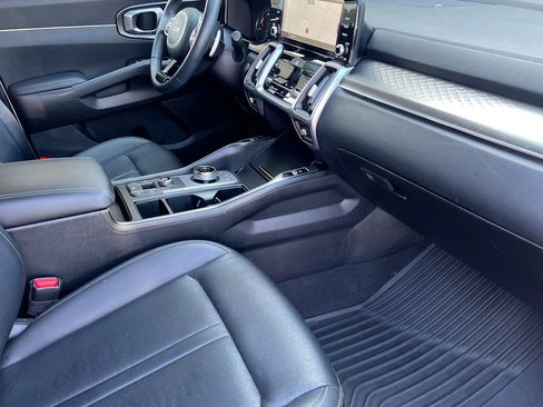 Used 2024 Kia Sorento EX image 13