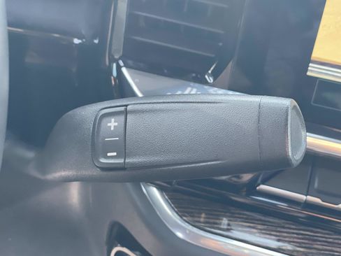 Used 2025 GMC Sierra 1500 Elevation image 16