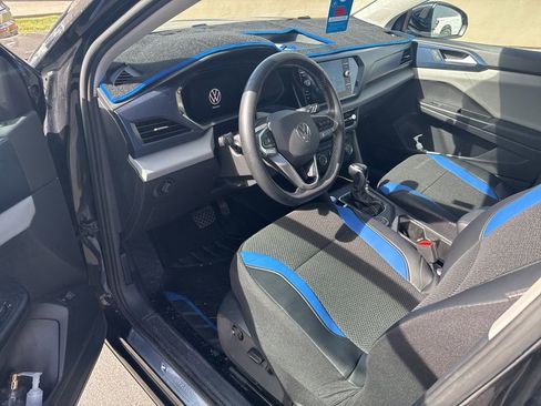 Used 2022 Volkswagen Taos SE FWD image 4