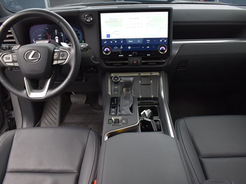 Used 2024 Lexus GX 550 image 16