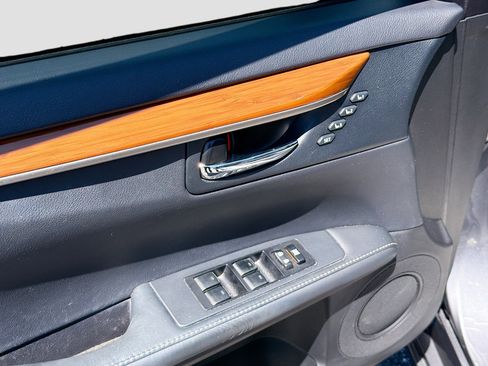 Used 2013 Lexus ES 300h w/ Luxury Pkg image 18