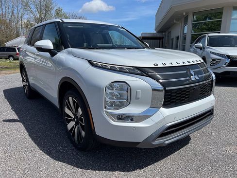 New 2026 Mitsubishi Outlander SE image 14