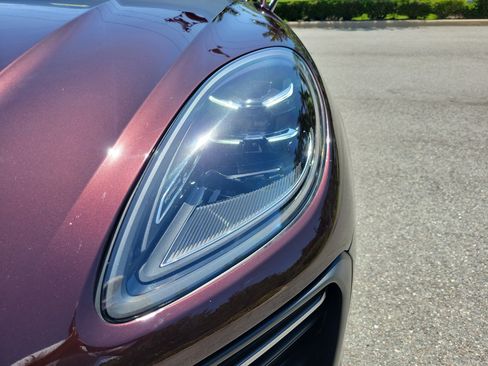 Used 2023 Porsche Macan AWD/4WD image 9